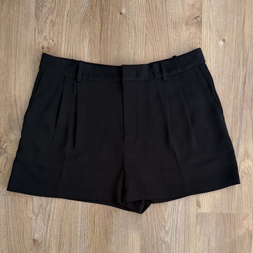 Madewell Easy Pleated Trouser Shorts in Black